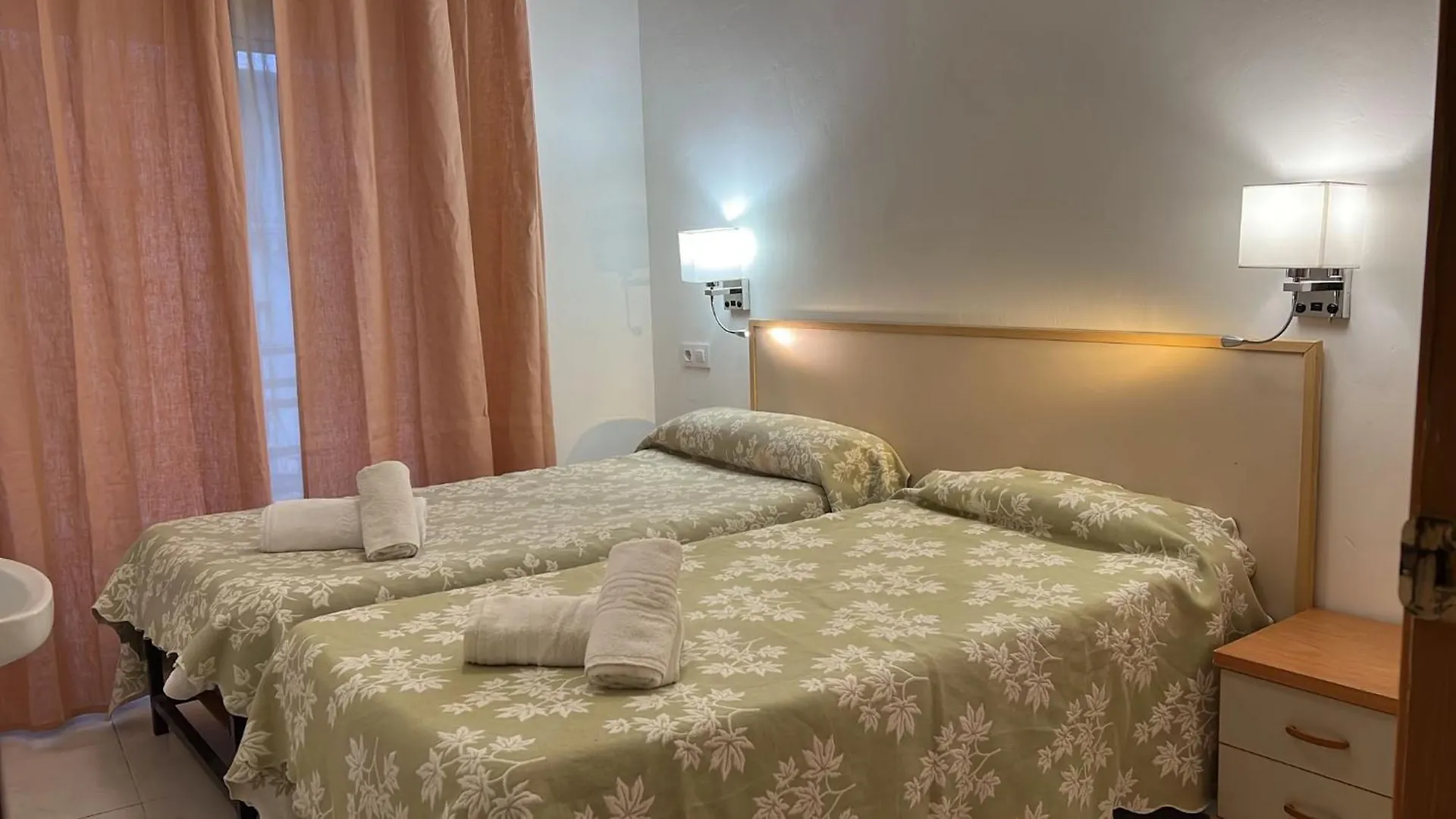 Hostel Hostal Alhambra Tarragona