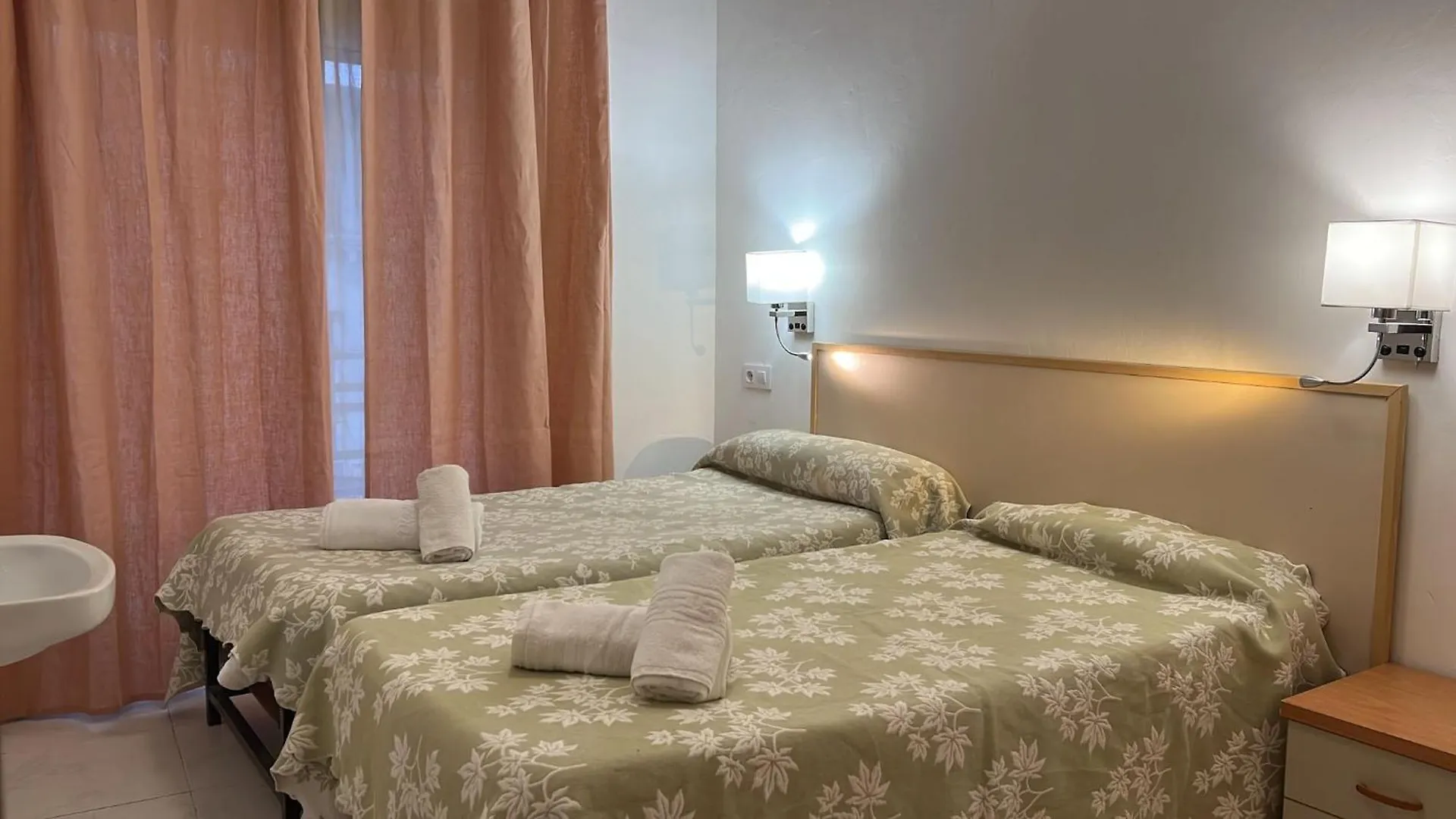 Hostal Alhambra Tarragona 0*,  Spain