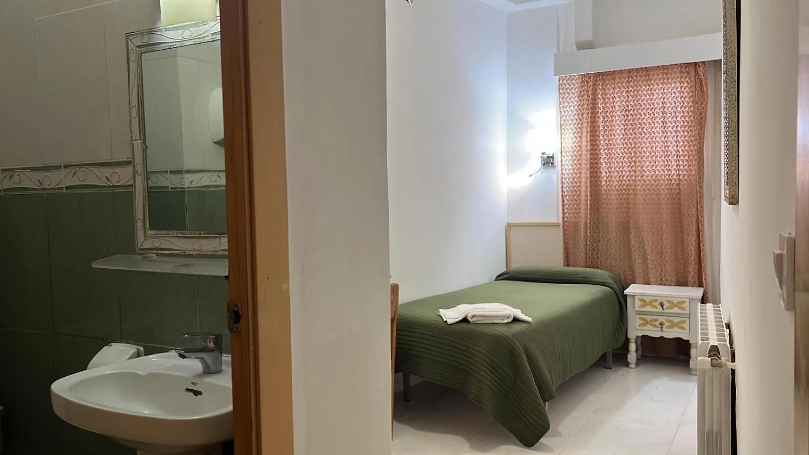 Hostel Hostal Alhambra Tarragona